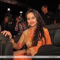 Sonakshi Sinha - Ranveer and Sonakshi at launch of movie 'Lootera' - Pictures | Picture 127097